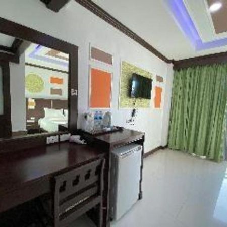 Azure Bangla Phuket Hotel Patong Bagian luar foto