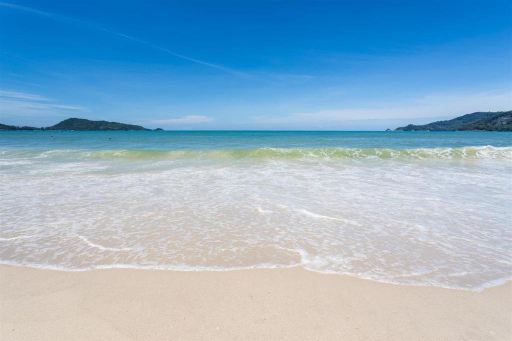Azure Bangla Phuket Hotel Patong Bagian luar foto