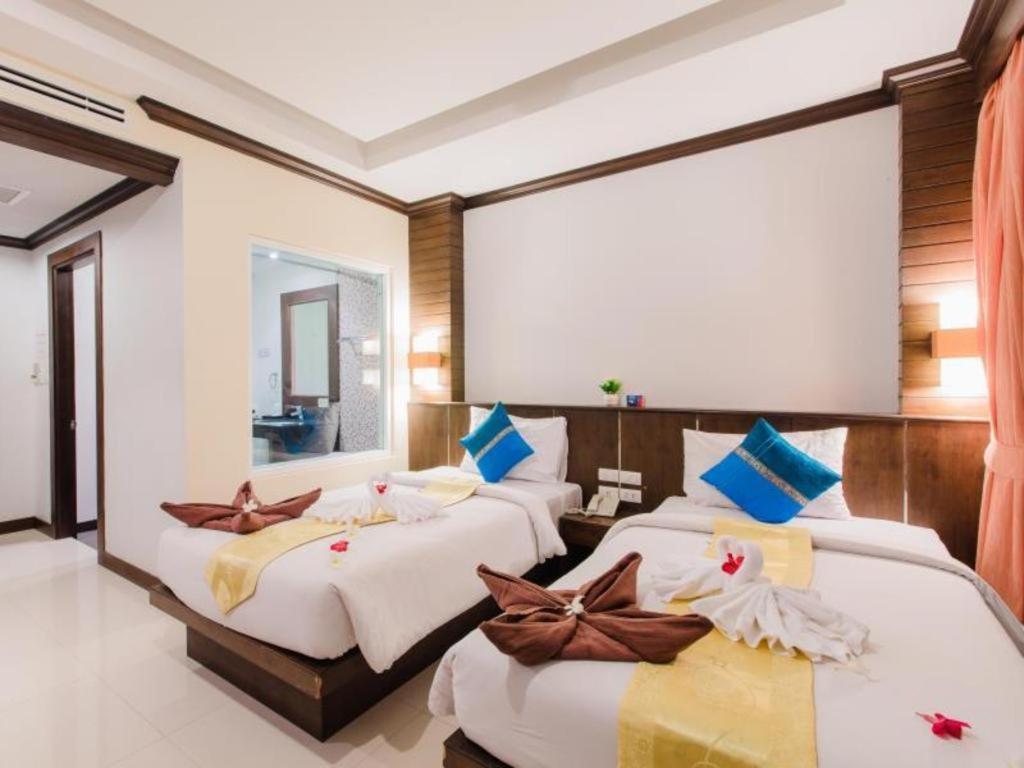Azure Bangla Phuket Hotel Patong Bagian luar foto