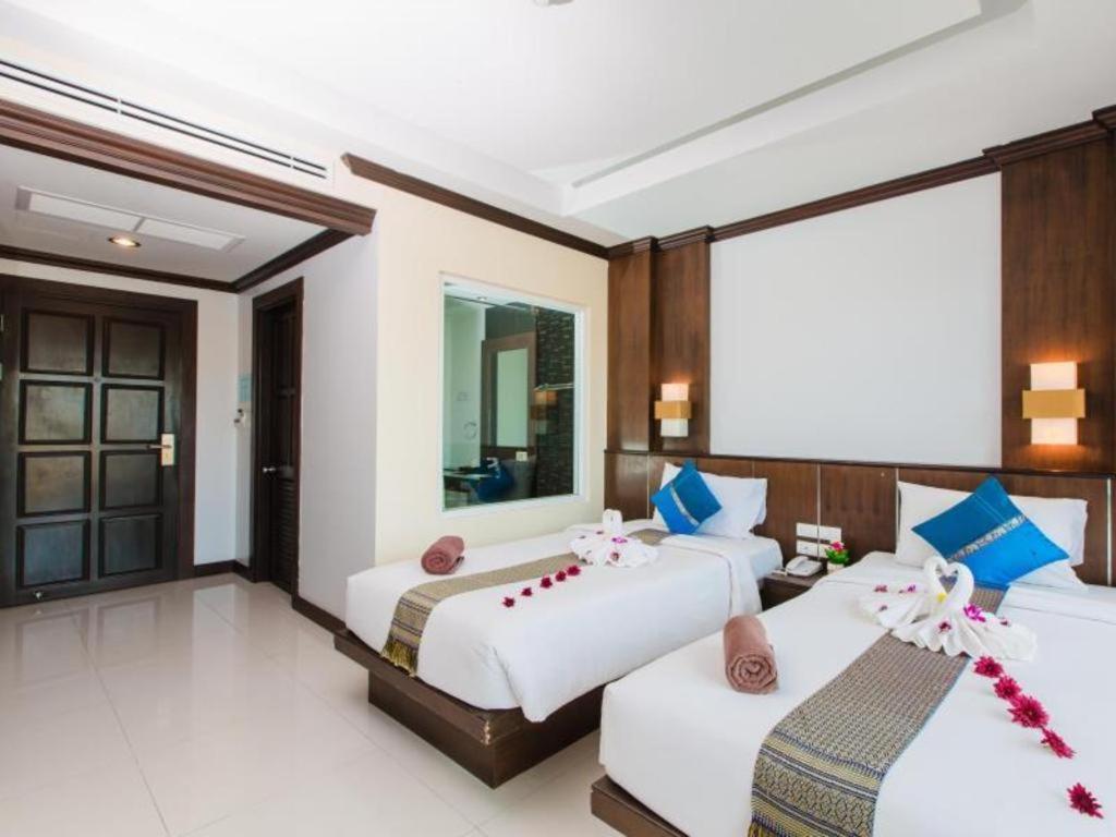 Azure Bangla Phuket Hotel Patong Bagian luar foto