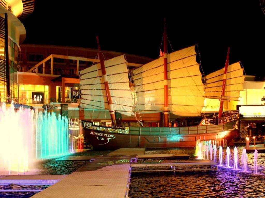 Azure Bangla Phuket Hotel Patong Bagian luar foto