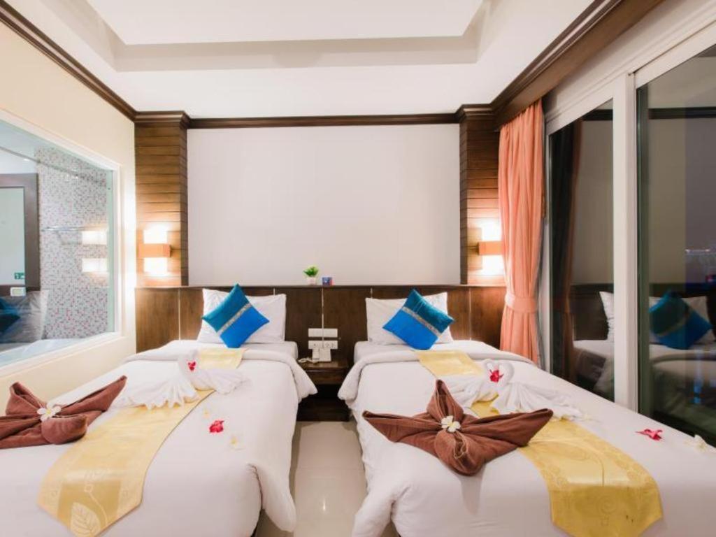 Azure Bangla Phuket Hotel Patong Bagian luar foto