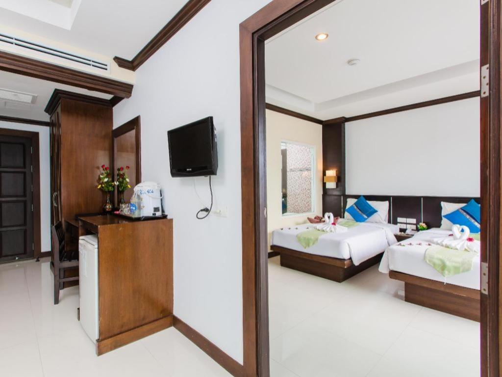 Azure Bangla Phuket Hotel Patong Bagian luar foto