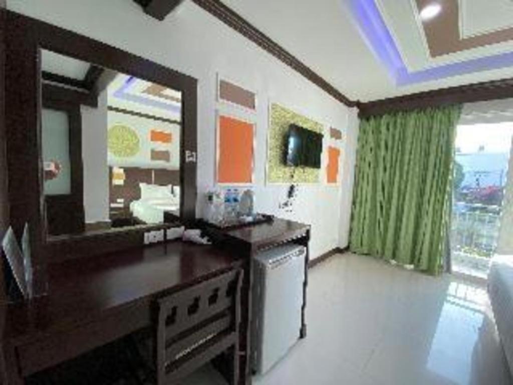 Azure Bangla Phuket Hotel Patong Bagian luar foto