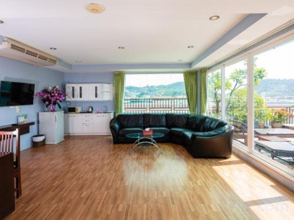 Azure Bangla Phuket Hotel Patong Bagian luar foto