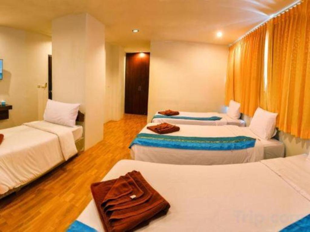 Azure Bangla Phuket Hotel Patong Bagian luar foto