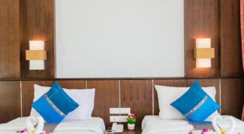 Azure Bangla Phuket Hotel Patong Bagian luar foto