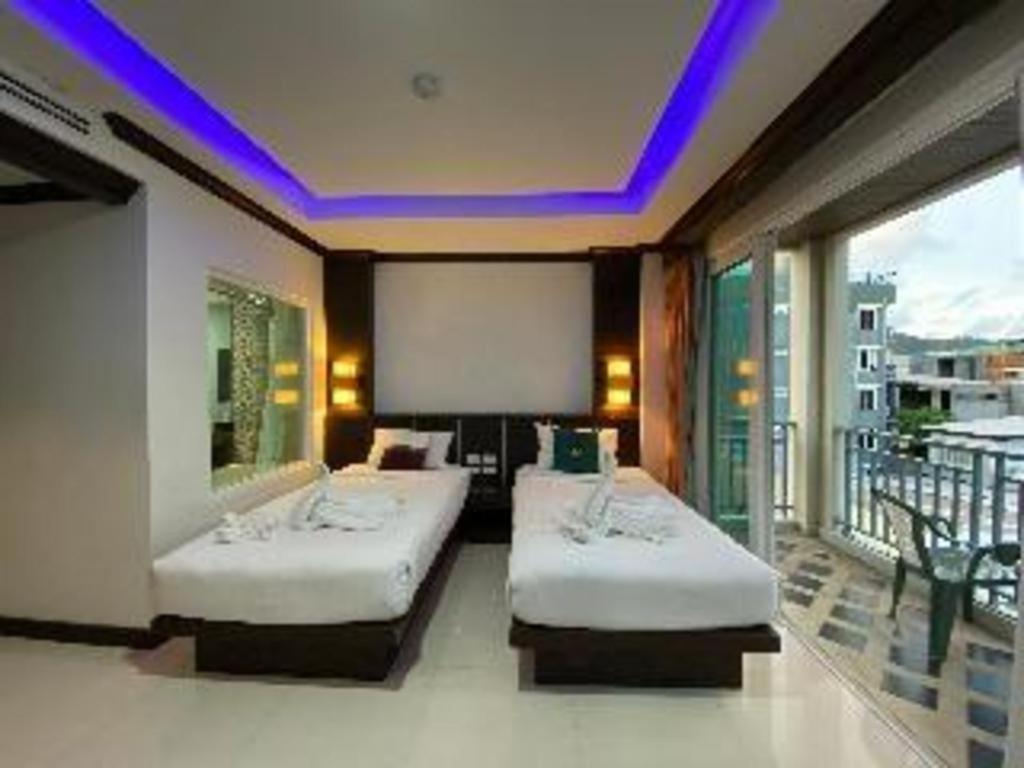Azure Bangla Phuket Hotel Patong Bagian luar foto
