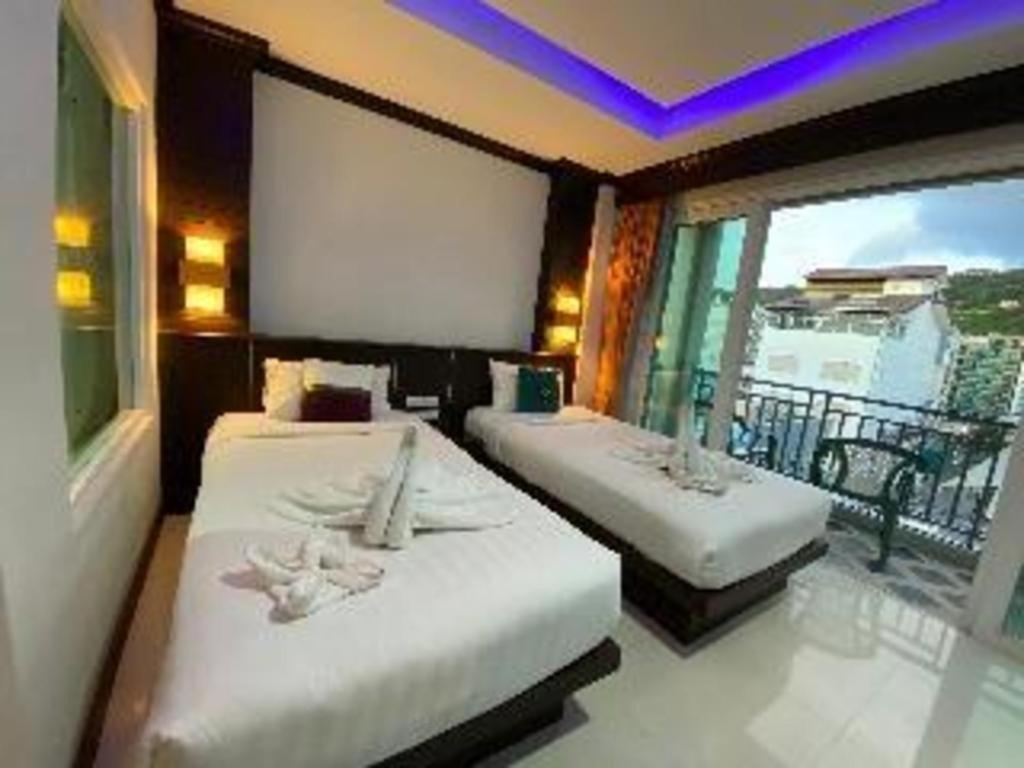 Azure Bangla Phuket Hotel Patong Bagian luar foto