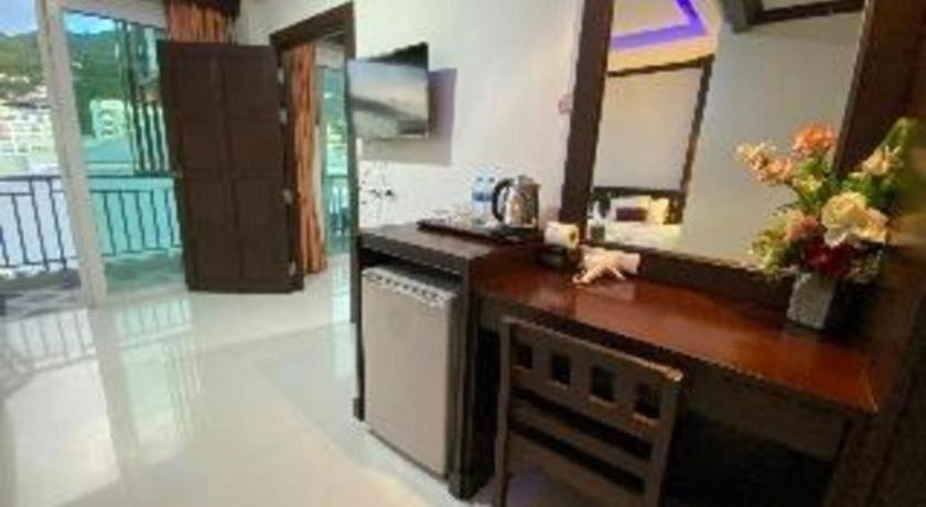 Azure Bangla Phuket Hotel Patong Bagian luar foto