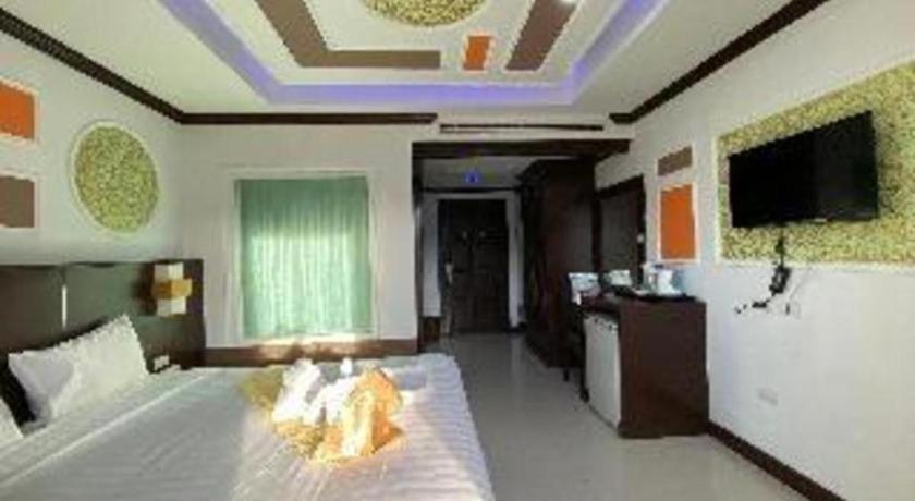 Azure Bangla Phuket Hotel Patong Bagian luar foto