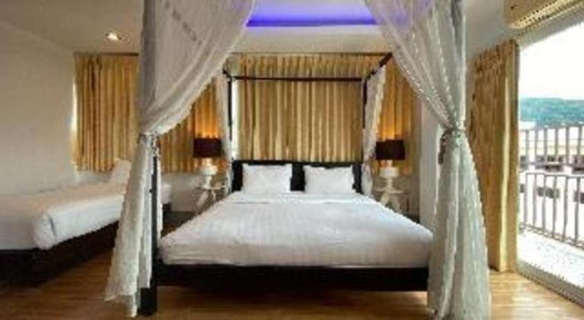Azure Bangla Phuket Hotel Patong Bagian luar foto