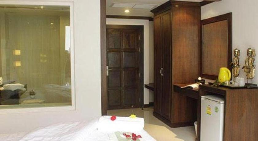 Azure Bangla Phuket Hotel Patong Bagian luar foto
