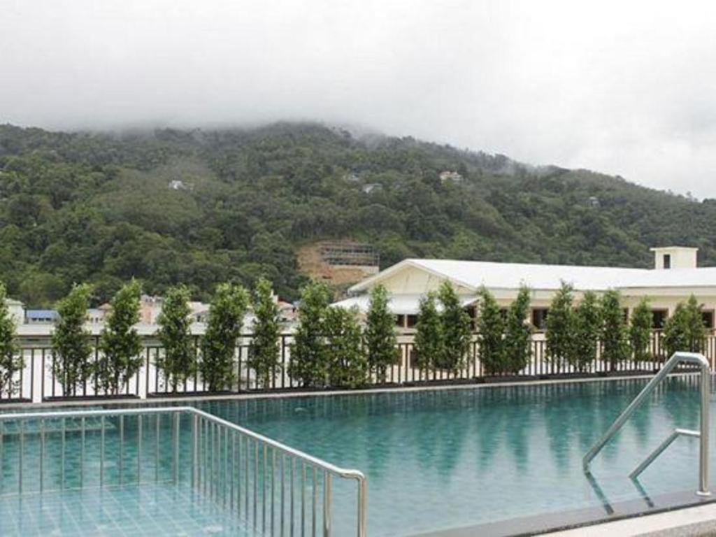 Azure Bangla Phuket Hotel Patong Bagian luar foto