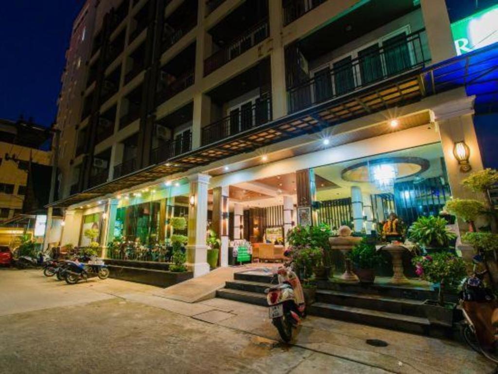 Azure Bangla Phuket Hotel Patong Bagian luar foto