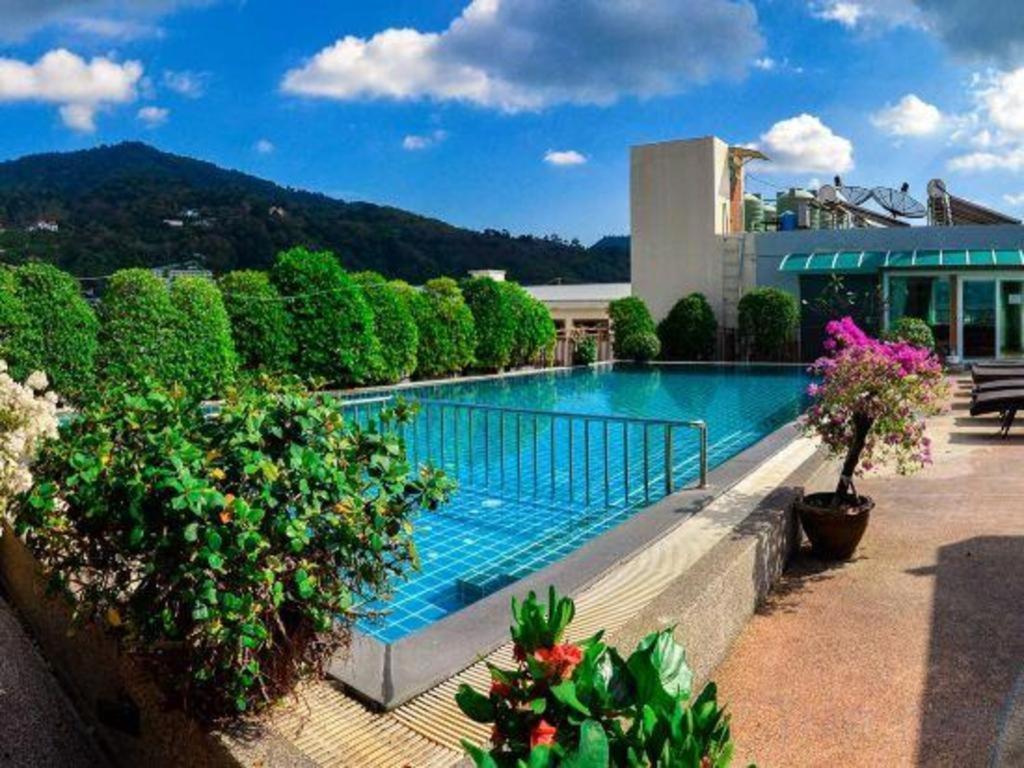 Azure Bangla Phuket Hotel Patong Bagian luar foto