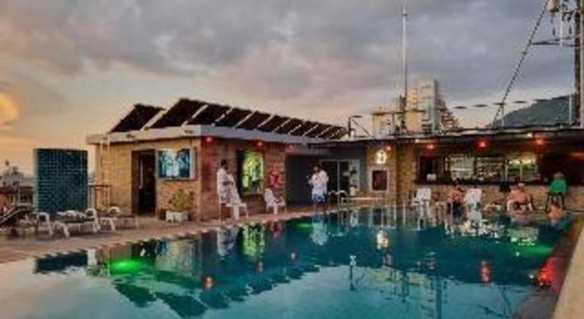 Azure Bangla Phuket Hotel Patong Bagian luar foto