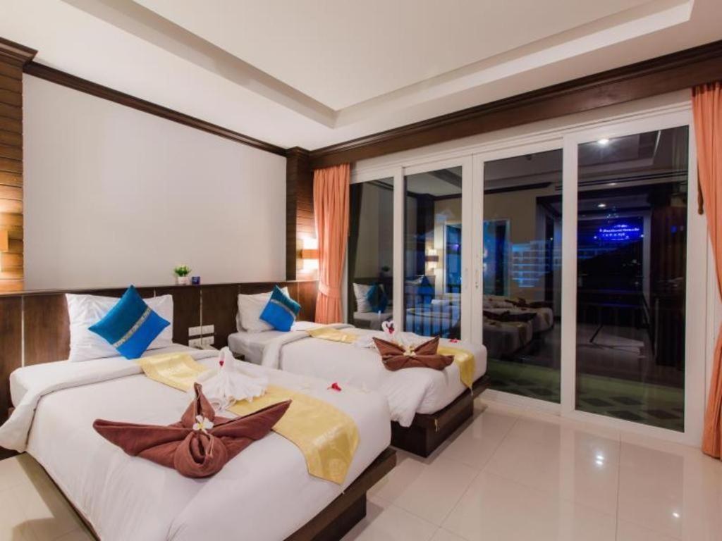 Azure Bangla Phuket Hotel Patong Bagian luar foto