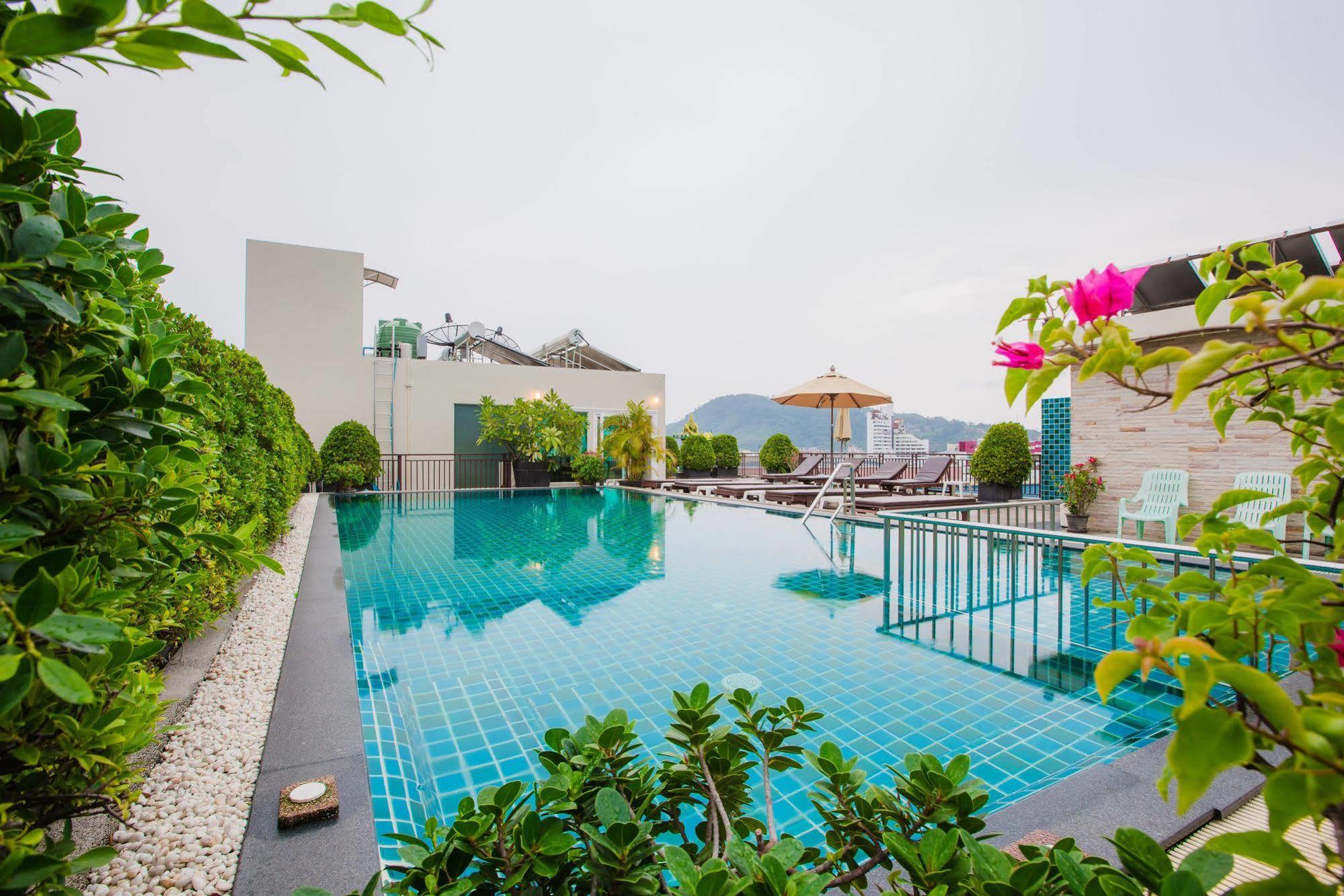 Azure Bangla Phuket Hotel Patong Bagian luar foto