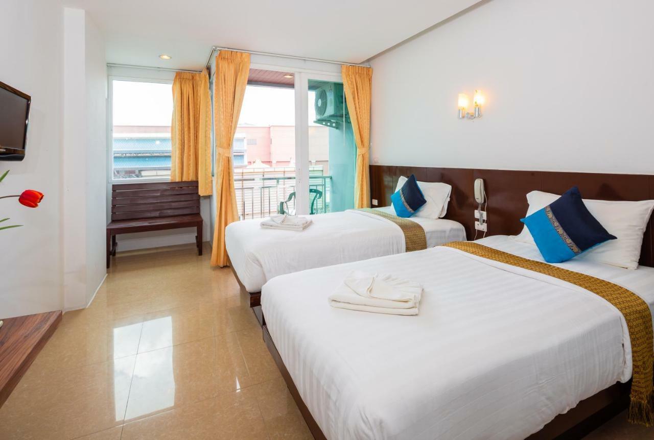 Azure Bangla Phuket Hotel Patong Bagian luar foto